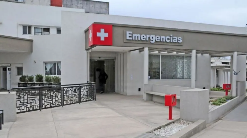 Dos hombres hospitalizados tras el vuelco de una camioneta en la Ruta 74