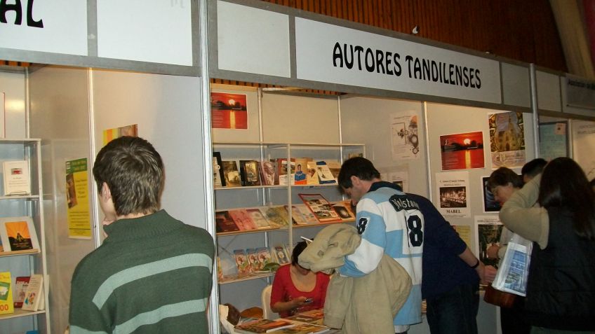 Convocatoria de la feria del libro a autores
