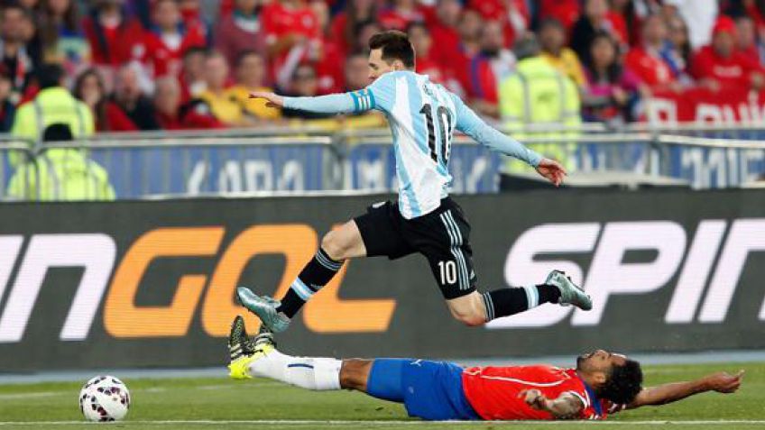 Argentina enfrenta a Chile en busca de ser campeón tras 23 años