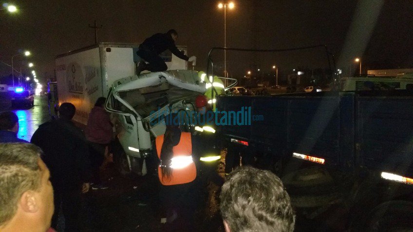 Trágica colisión entre dos camiones: un hombre fallecido
