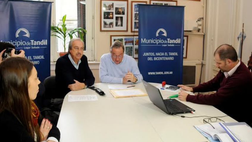 Obras en marcha: el agua para La Elena, el asfalto para la Movediza y el gas para Tunitas 