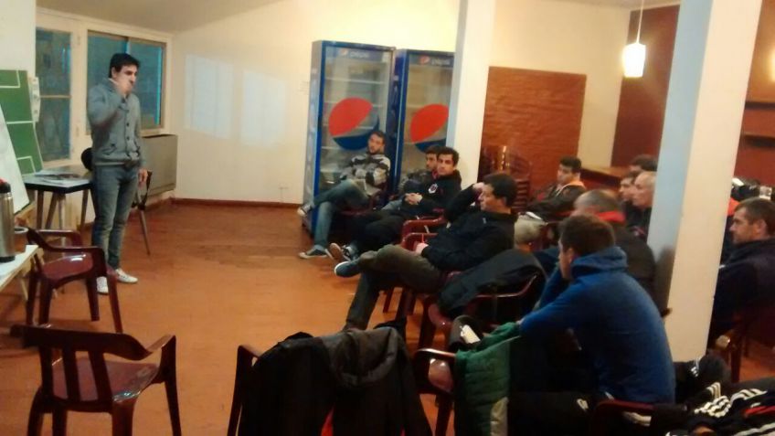 Jorge Izquierdo dio una charla en Independiente