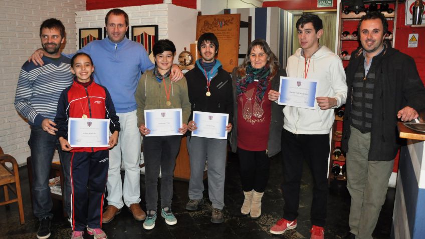Ferro premió a sus deportistas destacados