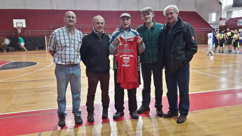Eduardo Aldasoro tuvo su merecido homenaje en Independiente