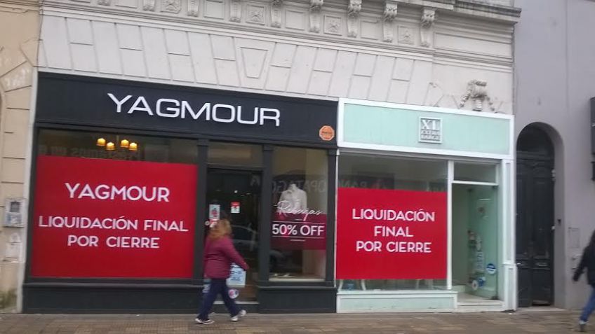 Dos cierres de negocios sobre calle Pinto