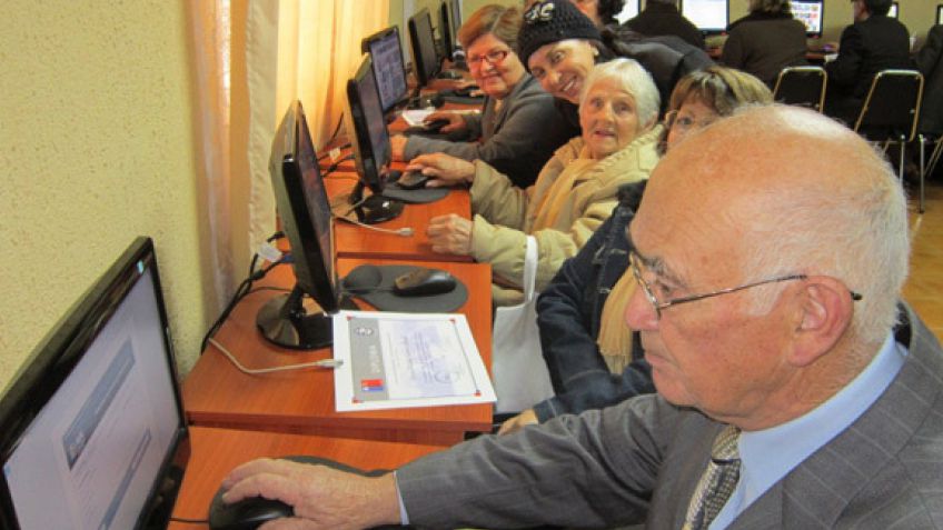Hasta este viernes inscriben en cursos para adultos mayores