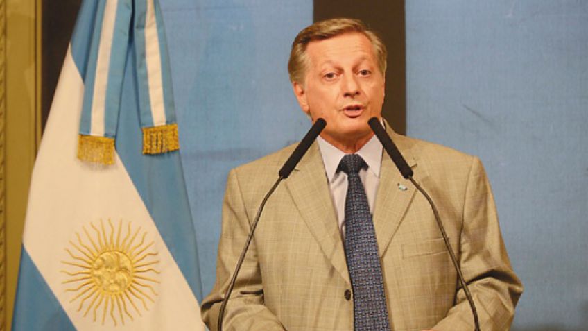 Aranguren admite que no "calculó" impacto sobre 25% de usuarios y que restan más subas