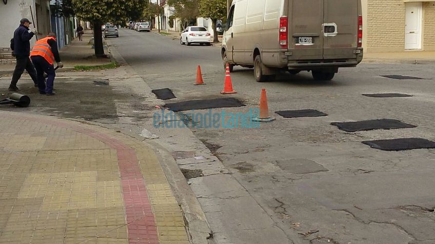 Una mañana tapando pozos