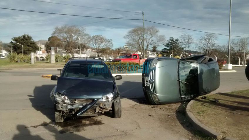 Violento choque en Espora y Primera Junta