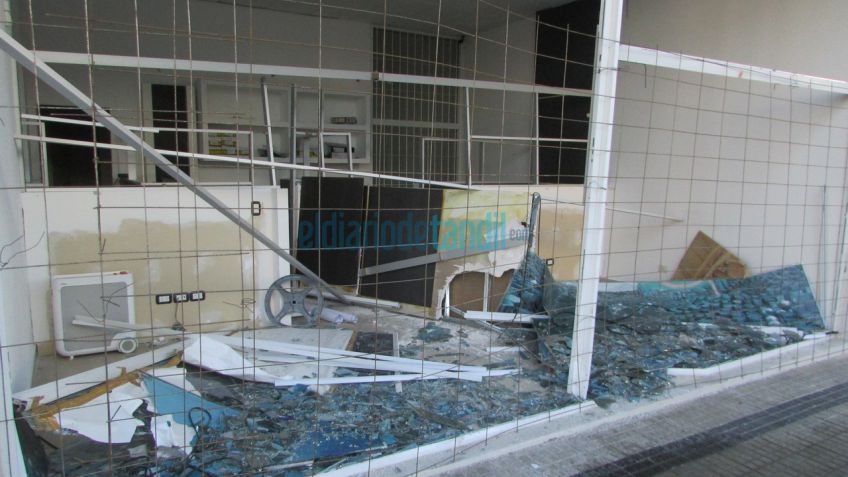 Local céntrico destruido a raíz de un choque