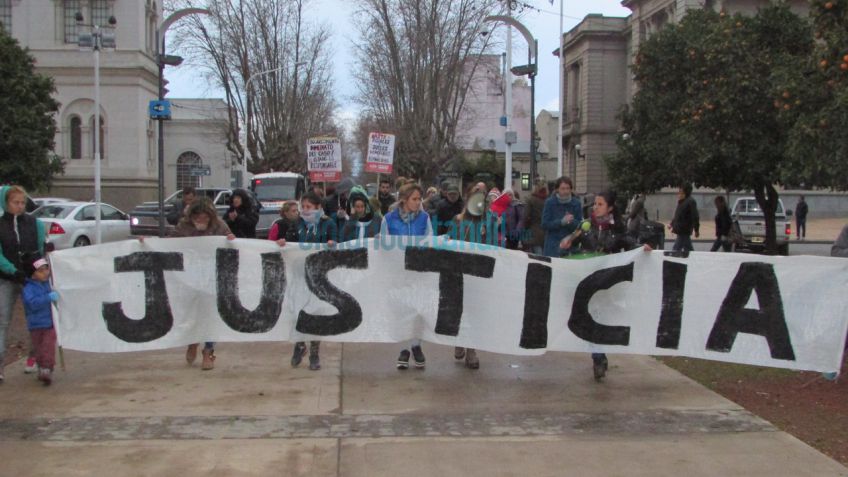 Marcha y entrega de petitorio pidiendo justicia por M