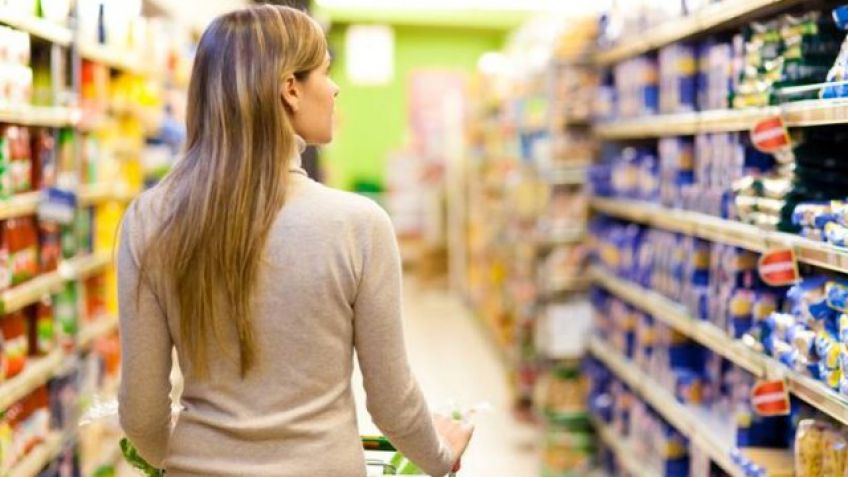 Por el ajuste, baja la confianza del consumidor y vuelve a caer varios puntos