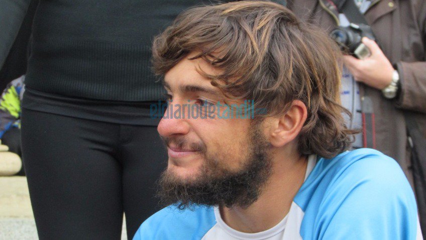 Llegó Martín: emotivo y multitudinario recibimiento para el atleta tandilense