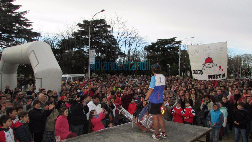 Llegó Martín: emotivo y multitudinario recibimiento para el atleta tandilense