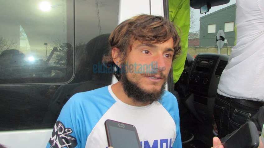 Llegó Martín: emotivo y multitudinario recibimiento para el atleta tandilense