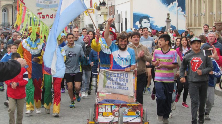 Llegó Martín: emotivo y multitudinario recibimiento para el atleta tandilense