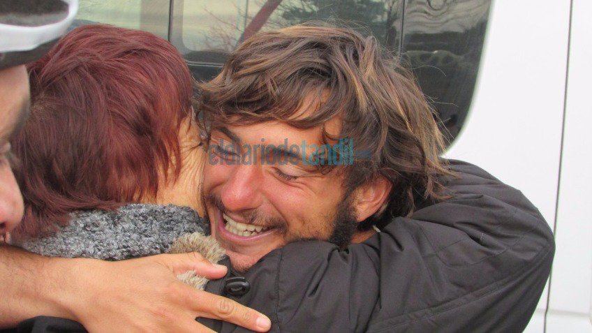 Llegó Martín: emotivo y multitudinario recibimiento para el atleta tandilense