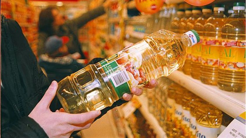 Controlarán que los comercios no condicionen la venta de aceite: "Es ilegal"