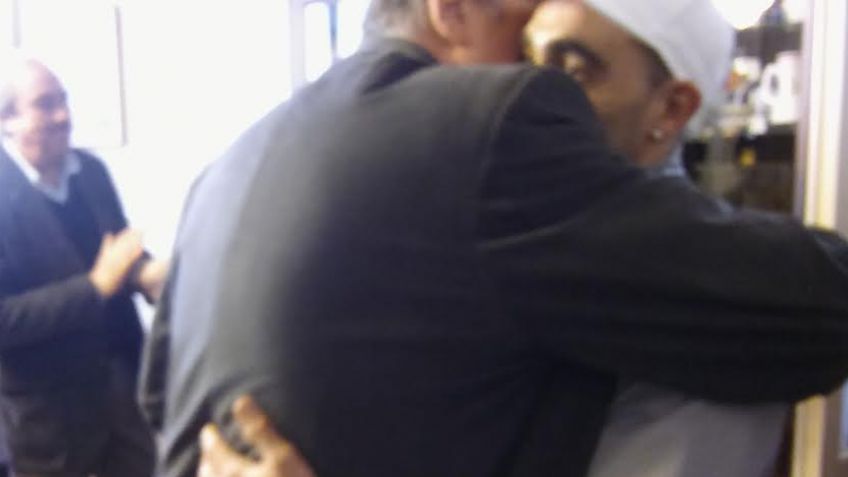 El abrazo y el consejo