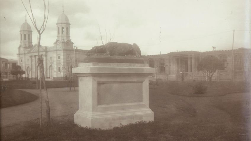La iglesia y la casa municipal