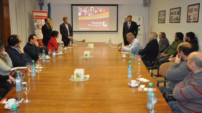 Se realizó una charla sobre Provincia Microempresas con la presencia de DAlessandro
