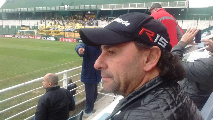 Coleoni fue a ver a Santamarina y a los hinchas de Ferro no les gustó demasiado
