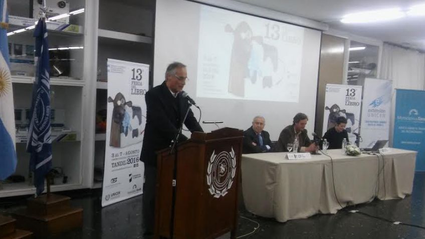 Un  matiz de emoción dominó la apertura de la Feria del Libro