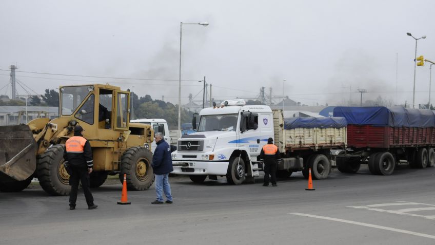 El Municipio secuestró un camión con exceso de peso en su carga y sin documentación