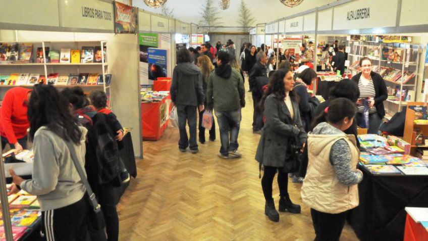 Continúa la feria del Libro con atractivo cronograma