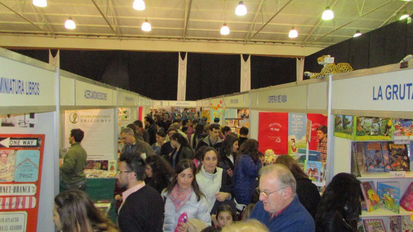 Sacheri fue el protagonista en el sábado de una Feria del Libro explotada