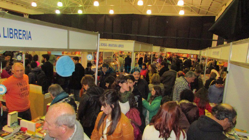 Sacheri fue el protagonista en el sábado de una Feria del Libro explotada