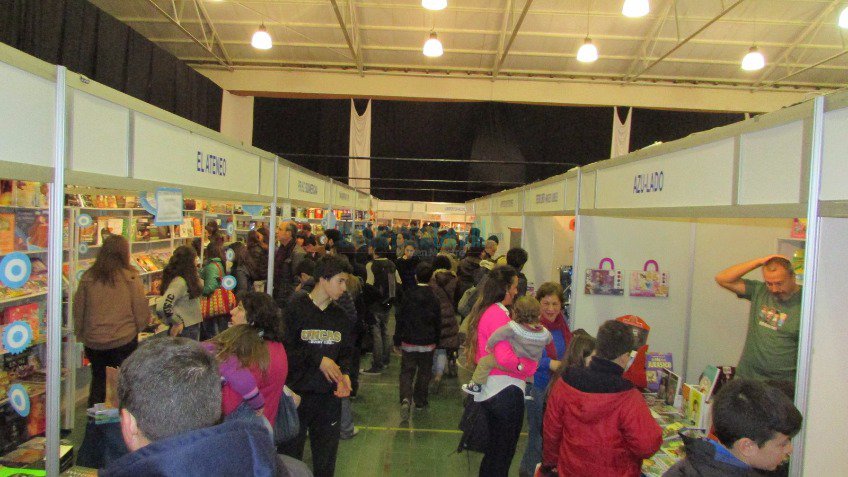 Sacheri fue el protagonista en el sábado de una Feria del Libro explotada