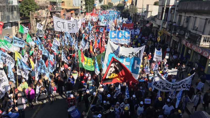 30 mil personas marcharon a Plaza de Mayo contra el desempleo