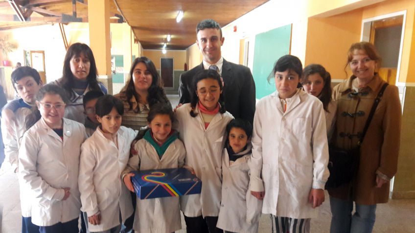 Netbooks para los chicos de la Escuela 504