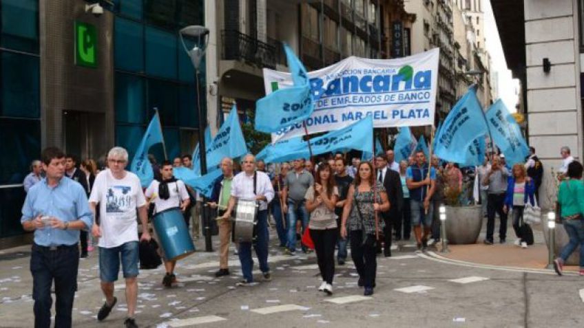 Los bancarios advierten que paro el nacional "no pasa de septiembre"