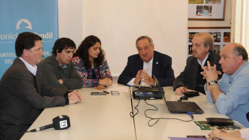Lunghi confirmó el convenio para la urbanización de Movediza y gestionó por viviendas