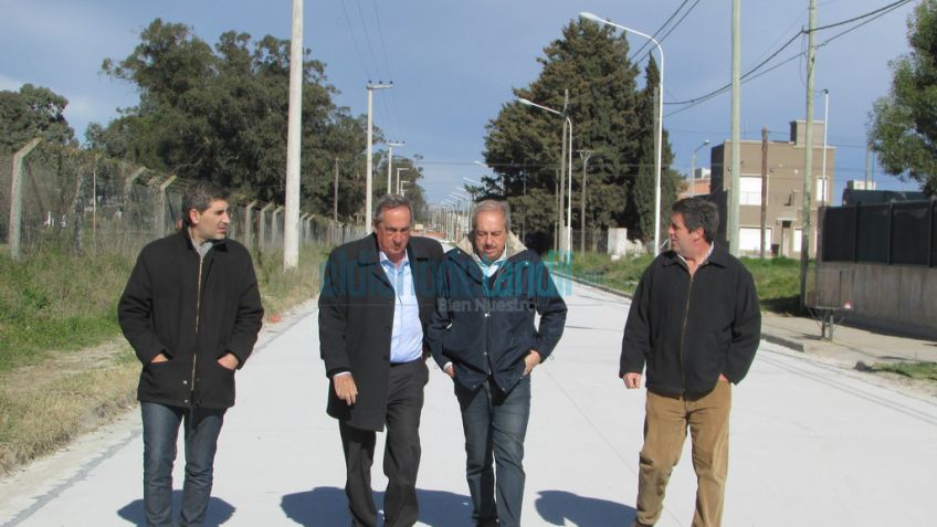 Tras la novedad del fin de las reelecciones, Lunghi supervisó obras de pavimentación