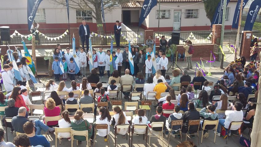 Gran festejo por los 50 años del Centro Educativo Complementario 801