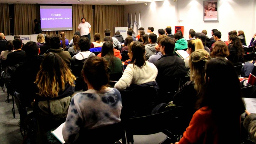 Más de 80 chicos participaron de la charla "Un nuevo futuro"
