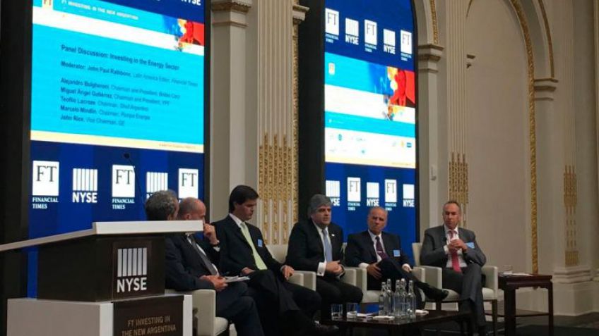 YPF está en conversaciones con tres grandes petroleras para avanzar en Vaca Muerta
