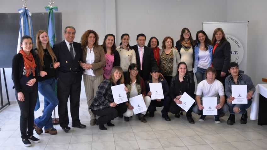 Gran alegría en la entrega de diplomas de AMEMT