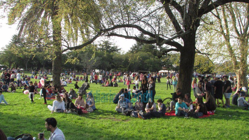 Los estudiantes celebraron su día con la llegada de la primavera