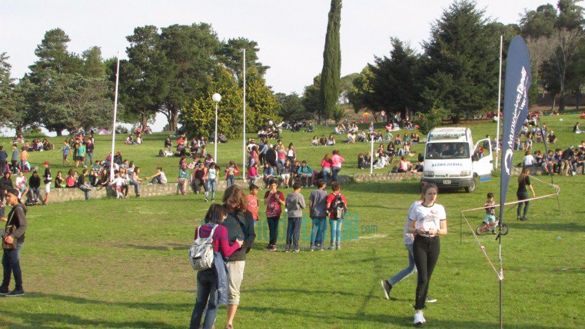Los estudiantes celebraron su día con la llegada de la primavera