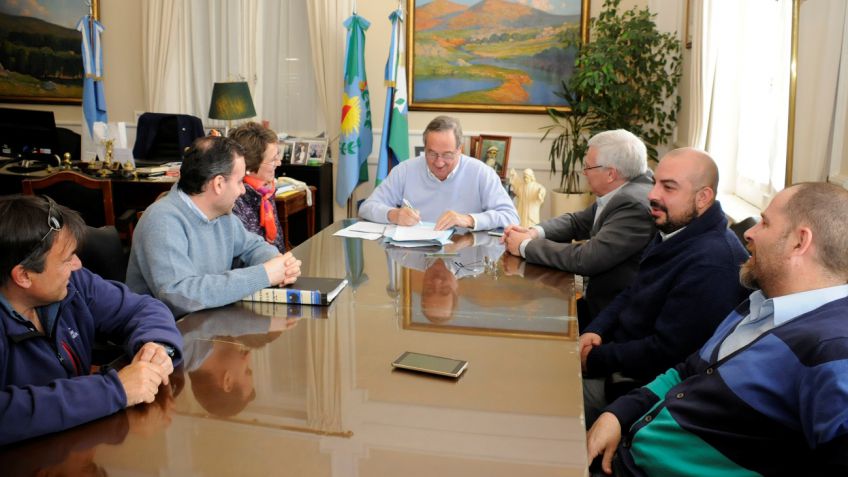 El Municipio firmó el contrato para las obras en el jardín 905
