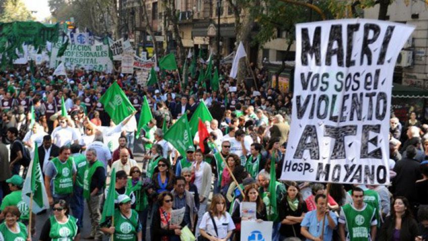 Docentes y estatales paran el martes en todo el país