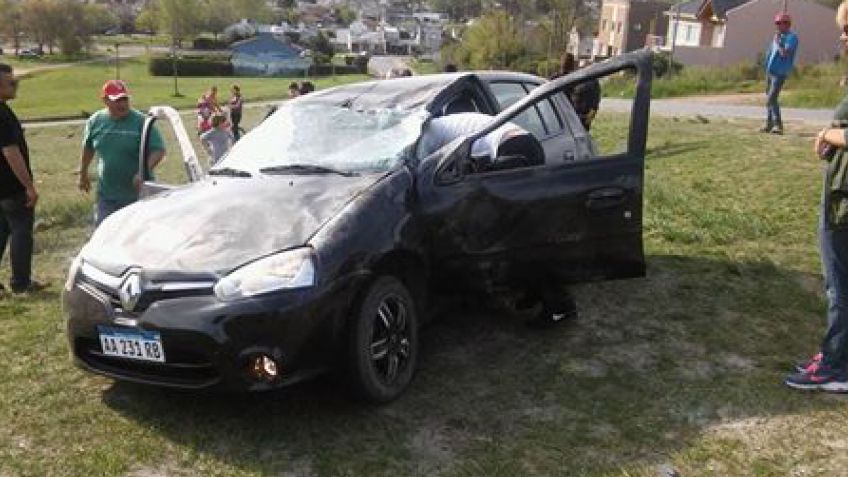El vuelco, un herido y la botella