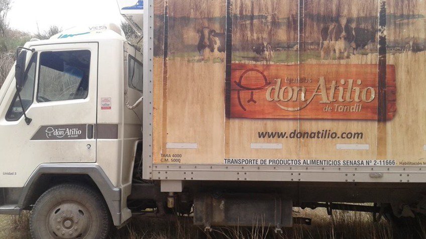 Acusan a una empresa quesera de arrojar basura en caminos rurales 