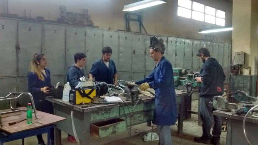 Talleres solidarios en la EEST N° 2 Ing. Felipe Senillosa: De la escuela a la comunidad