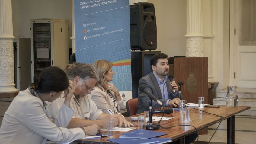 Secretario de Extensión en encuentro de arte y cultura universitarios