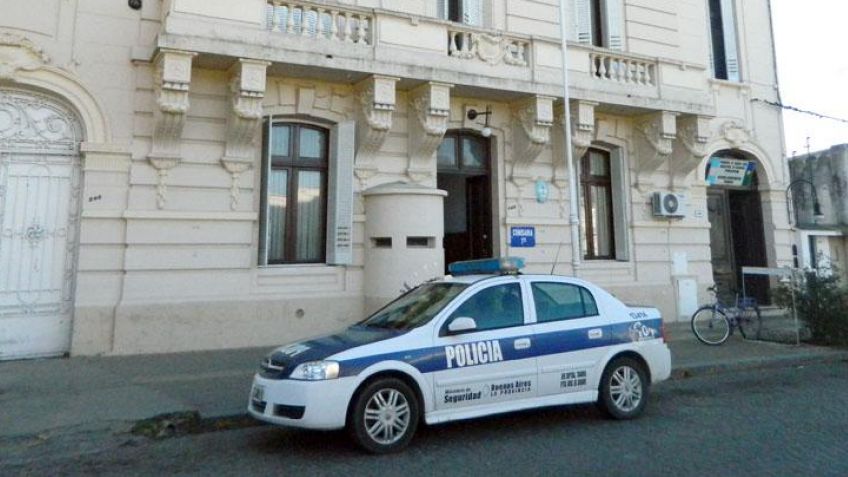 Evadió un control, se metió en contramano, chocó móviles policiales e hirió a un efectivo 